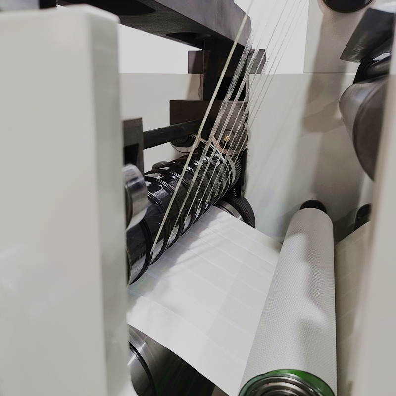 Machine de refente auto-adhésive de papier de papier offset de papier thermique