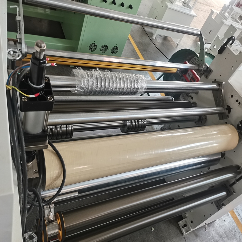 Machine de rebobinage de fente de rouleau de tissu non-tissé de tissu d'usine